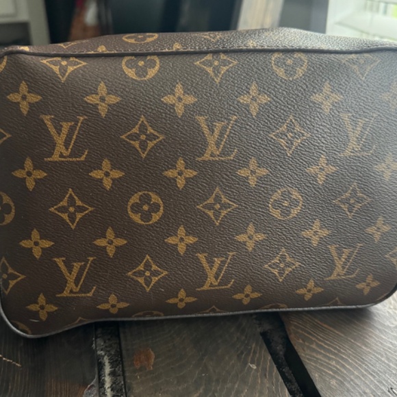 AUTHENTIC LOUIS VUITTON NEONOE BUCKET BAG - Picture 3 of 6